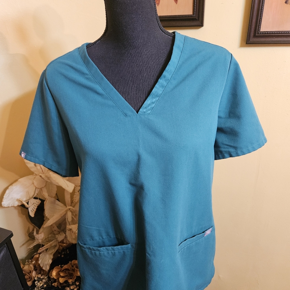 FIGS Cargo Set Scrubs
